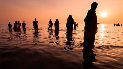 Makar Sankranti 2022: 14 जनवरी यानी मकर संक्रांति से सूर्य होगा उत्तरायण, जानिए इस पर्व से जुड़ी 8 खास बातें