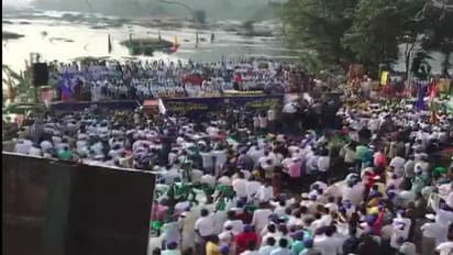 Covid 19 गाइडलाइंस तोड़कर कर्नाटक में कांग्रेस की पदयात्रा, लोग बोले- कोरोना बढ़ जाए तो मोदी को ब्लेम कर देना