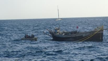 ಭಾರತದ ಕರಾವಳಿಗೆ ನುಗ್ಗಿದ್ದ ಪಾಕ್‌ ಹಡಗು, 10 ಮಂದಿ ವಶಕ್ಕೆ