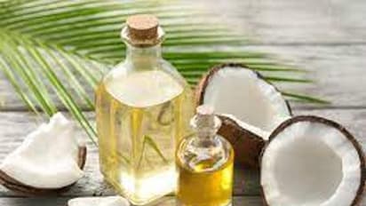 ಕೊಬ್ಬರಿ ಎಣ್ಣೆಗೆ ಈ ವಸ್ತು ಬೆರೆಸಿ ಹಚ್ಚಿದ್ರೆ ರೇಷ್ಮೆಯಂತ ಕೂದಲಿನ ಒಡತಿ ನೀವಾಗ್ತೀರಿ