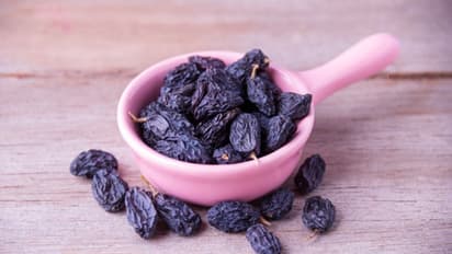 black raisins