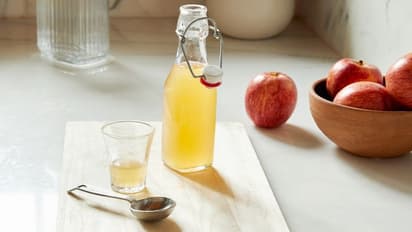 Apple cider vinegar: ஆப்பிள் சைடர் வினிகரில் இவ்வளவு நன்மைகளா? ஆச்சரியமூட்டும் தகவல்கள்..!!
