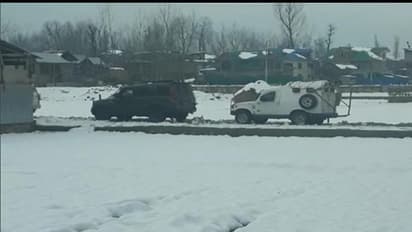 जम्मू-कश्मीर के कुलगाम में सुरक्षाबलों और आतंकियों के बीच मुठभेड़ शुरू, नए साल में अब तक मारे गए 11 आतंकवादी