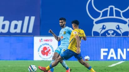 ISL 2021-2022: ഹൈദരാബാദിനെതിരെ ആദ്യ പകുതിയില് ബ്ലാസ്റ്റേഴ്സ് മുന്നില്