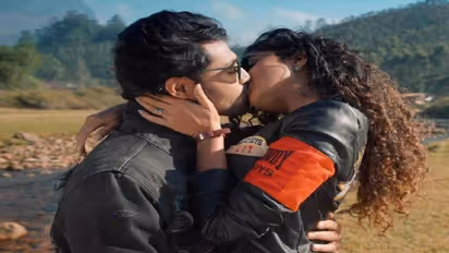 Anupama Parameswaran: నిర్మాత కొడుకైతే ఇచ్చేస్తావా? అనుపమాకు  ట్రోలింగ్