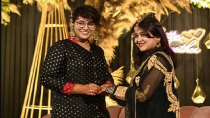 LGBTQ marriage: সমাজের চোখে চোখ রেখে একসঙ্গে চলার প্রতিশ্রুতি, আংটি বদল দুই বঙ্গতনয়ার