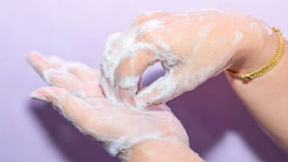 Gold-Silver Jewelry Clean: বাড়িতেই ঝকঝকে করে পরিষ্কার করুন সোনা-রূপোর গয়না