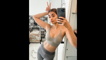 வாவ்.. செம க்யூட்டா இருக்கும் பூஜா ஹெக்டே..ராதே ஷ்யாமிலிருந்து வெளியான சூட்டிங் ஸ்பாட் போட்டோஸ்..