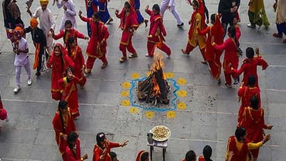 Lohri 2022 : त्योहार एक, नाम अनेक..जानिए देश के अलग-अलग राज्यों में कैसे मनाई जाती है लोहड़ी..