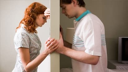 Life Management: पत्नी ने पति को खाने के लिए जली हुई रोटियां दे दी, जैसे ही पति ने देखा तो…फिर क्या हुआ?