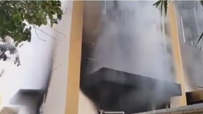 తెనాలి ప్రభుత్వ వైద్యశాలలో అగ్నిప్రమాదం.. తృటిలో తప్పిన పెనుముప్పు...(వీడియో)