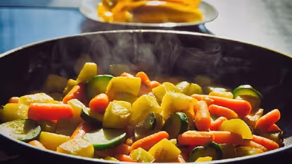 Diet Tips: എപ്പോഴും തളര്‍ച്ചയും തലവേദനയും; ഭക്ഷണത്തില്‍ ശ്രദ്ധിക്കേണ്ടത്...