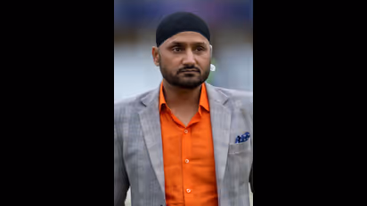 IND vs WI : 'പേടിയില്ലാത്ത അവനെ ഓപ്പണിംഗില് ഇറക്കിവിടൂ'; യുവതാരത്തിനായി വാദിച്ച് ഹര്ഭജന് സിംഗ്