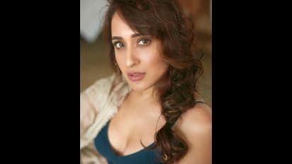 Pragya Jaiswal Birthday:అందాలకున్న అడ్డు తీసేసి హద్దులు దాటేసి... ప్రగ్యా బర్త్ డే ట్రీట్ అదిరింది