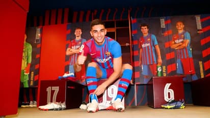 Ferran Torres cleared to make Barcelona debut against Real Madrid; to wear No.19 worn by Aguero, Messi