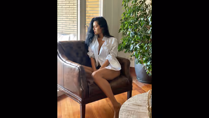 కరోనాతో పోరాడుతూ హాట్ బాంబ్ పేల్చిన బోల్డ్ బ్యూటీ, ఒంటిపై షర్ట్ మాత్రమే.. దారుణంగా ట్రోలింగ్..