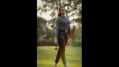 Actress Indhuja : சட்டை பட்டனை கழட்டிவிட்டு... செம்ம ஹாட் லுக்கில்... ரசிகர்களை வாய்பிளக்க வைத்த இந்துஜா