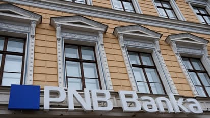 PNB New Rule-পিএনবি-র সেভিংস অ্যাকাউন্টে ১০ হাজার টাকা রাখা বাধ্যতামূলক, ১৫ জানুয়ারি থেকে জারি নয়া নিয়ম