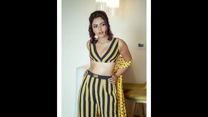 Amala Paul Mind Blowing: క్లీవేజ్‌ అందాలను ఓపెన్‌గా చూపిస్తూ అమలాపాల్‌ ఫెస్టివల్‌ ట్రీట్‌.. కిర్రాక్‌ పోజులు