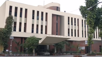 PSU Privatisation : സഡൻ ബ്രേക്കിട്ട് കേന്ദ്രം: പൊതുമേഖലാ സ്ഥാപനത്തെ വിൽക്കാനുള്ള നടപടികൾ നിർത്തിവെച്ചു