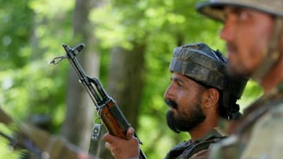 കശ്മീരിൽ നിരവധി കേസുകളിൽ പ്രതികളായ രണ്ട് ഭീകരരെ വധിച്ച് സൈന്യം
