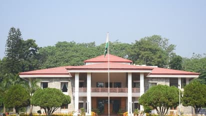 Uttarakhand में चुनाव से पहले कोरोना ने बढ़ाई टेंशन, राजभवन के 33 कर्मचारी पॉजिटिव, दो दिन तक गवर्नर हाउस बंद