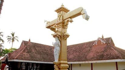 ക്ഷേത്രത്തിലെ മണി സ്തൂപത്തിന് കുരിശിന്റെ രൂപമെന്ന് പരാതി; പണി നിർത്തിവച്ചു, വിവാദം