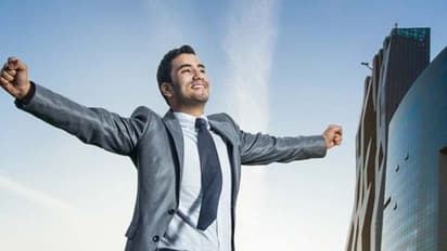 Life Management: साधु ने युवक को 2 चीज दी जिससे वो सफल व्यापारी बन गया…जानिए क्या थीं वो 2 चीजें?