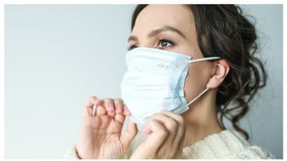 ஒரே முகக்கவசத்தை துவைக்காமல் பயன்படுத்துபவரா நீங்கள்? தோல் பாதிப்புகள் ஏற்படும் அபாயம்!