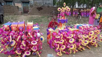 মোবাইলে বুঁদ বর্তমান প্রজন্ম, ধুঁকতে বসেছে পুরুলিয়ার ঐতিহ্যবাহী টুসু উৎসব