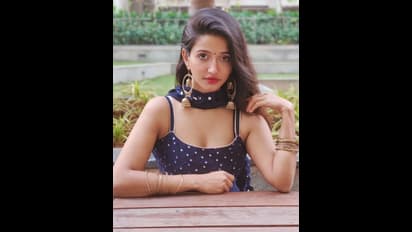 Anaika Soti latest : கருப்பு உடையில் கலங்கடிக்கும் Anaika Soti..  துப்பட்டாவை இங்கா போடுவது?..
