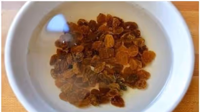 Raisin Water : ഉണക്കമുന്തിരിയിട്ട് തിളപ്പിച്ച വെള്ളം കുടിച്ചാലുള്ള ആരോഗ്യഗുണങ്ങൾ