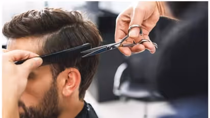 സൗദിയില് ബാര്ബര് ഷോപ്പുകളില് ഡിസ്പോസിബിള് ഷേവിങ് സെറ്റ് ഒന്നിലധികം തവണ ഉപയോഗിച്ചാല് 2,000 റിയാല് പിഴ