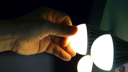 இனி ஸ்விட்ச் ஆஃப் பண்ண தேவையே இல்ல: ரூ.199க்கு சந்தைக்கு வந்த ஆட்டோ LED பல்ப்