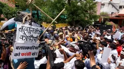 Alwar Gang Rape Case पर गरमाई सियासत, सड़क पर उतरी BJP, सोशल मीडिया यूजर्स ने गहलोत सरकार को जमकर लगाई लताड़