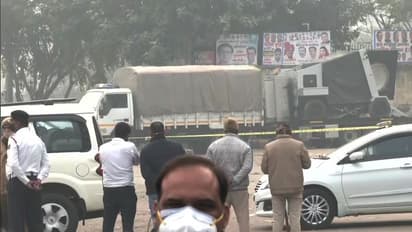 दिल्ली के गाजीपुर में लावारिस बैग में IED मिलने से हड़कंप, एनएसजी और स्पेशल सेल ने गड्‌ढे में निष्क्रिय किया