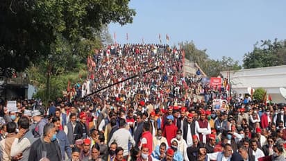 UP Election 2022: सपा कार्यालय में जुटी भीड़ पर FIR दर्ज, कोविड प्रोटोकॉल का हुआ था उल्लंघन