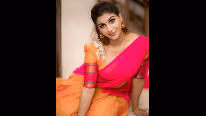 yashika photos : செம்ம ஷேப்பு... பாவாடை தாவணியில் பளீச் என இடையை காட்டி இளசுகளை பாடாய் படுத்தும் யாஷிகா