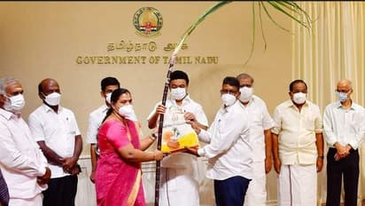 பொங்கல் பண்டிகைக்கு ரூ.1000 பரிசு தொகை..! வங்கியின் மூலம் வழங்க திட்டமா.? முதலமைச்சர் நாளை அவசர ஆலோசனை