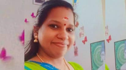 ഹരിപ്പാട് ലോറി സ്കൂട്ടറിലിടിച്ചു യുവതി മരിച്ചു