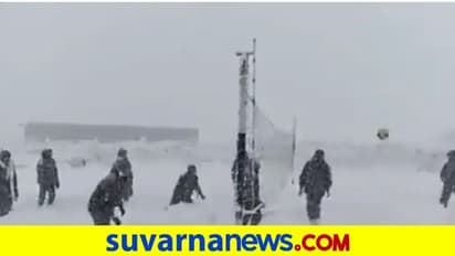 ಮೊಣಕಾಲೆತ್ತರದ ಹಿಮದ ಮೇಲೆ ಯೋಧರ ವಾಲಿಬಾಲ್‌ ಆಟ