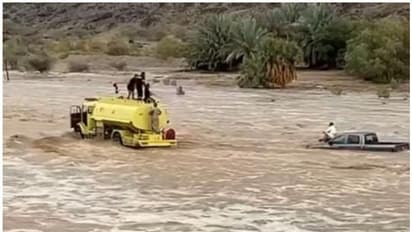 Saudi Flood: സൗദി അറേബ്യയില് വെള്ളപ്പൊക്കത്തില് കുടുങ്ങിയവരെ രക്ഷപ്പെടുത്തി