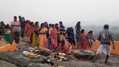 করোনা পরিস্থিতির মধ্যে মনষ্কামনা পূর্ণ করতে নিয়ম মেনে পুরুলিয়ায় পালিত আখ্যান যাত্রা