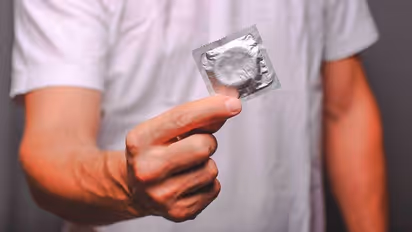 condom :  കോണ്ടം ധരിക്കാതെ ലെെം​ഗിക ബന്ധത്തിലേർപ്പെടുന്നു; കോണ്ടം വിൽപനയിൽ വൻ ഇടിവ്