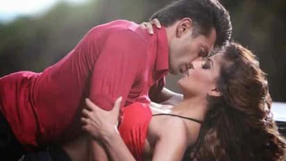 ചൂടൻ രംഗങ്ങൾക്കും ഇനി ഡയറക്ടർ; സിനിമയിലെ പുതിയ ജോലി