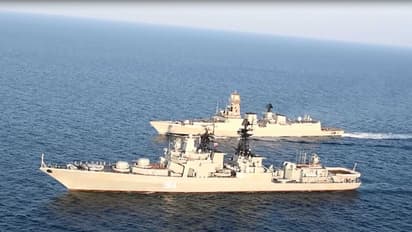Indian Navy ने INS Kochi के साथ रूसी सेना के साथ अरब सागर में किया ताकत का प्रदर्शन
