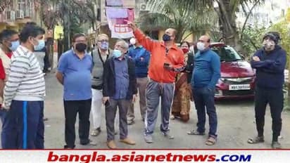 বেহালা রাস্তায় একের পর এক কোভিডের মৃতদেহ, প্যাকিং ছাড়াই পরানো হচ্ছে মালা, ভয়ে কাঁপছে এলাকাবাসী