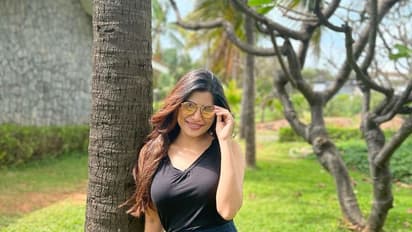 கோலிவுட்டில் வாரிசு நடிகைகளுக்கு முன்னுரிமை கொடுக்கப்படுகிறதா? நடிகை ஆத்மிகாவின் ஆதங்க பதிவால் வெடித்த சர்ச்சை