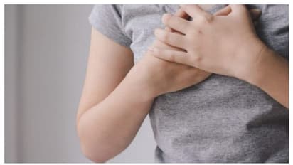 உங்களுக்கு அடிக்கடி மார்பகங்கள் வலிக்குதா? அபாய அறிகுறியா...! தெரிந்து கொள்வது எப்படி?