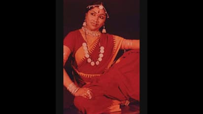 Shaoli Mitra: স্মৃতির শহরে শাঁওলি মিত্র, ফিরে দেখুন তাঁর সেরা মুহূর্তের ফ্রেমগুলি